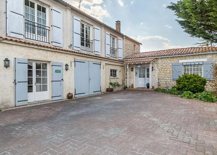 La Archipel Royan & Pool Tennis Villa *